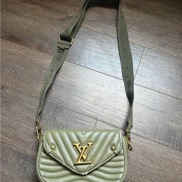 Louis Vuitton Green Quilted Crossbody Bag - Picture 2 of 13